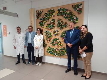 Un giardino di ceramica come simbolo di forza e speranza dei bambini oncologici di Trento
