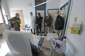 Ospedale Valli del Noce di Cles, visita dell'assessore Segnana al Day hospital oncologico