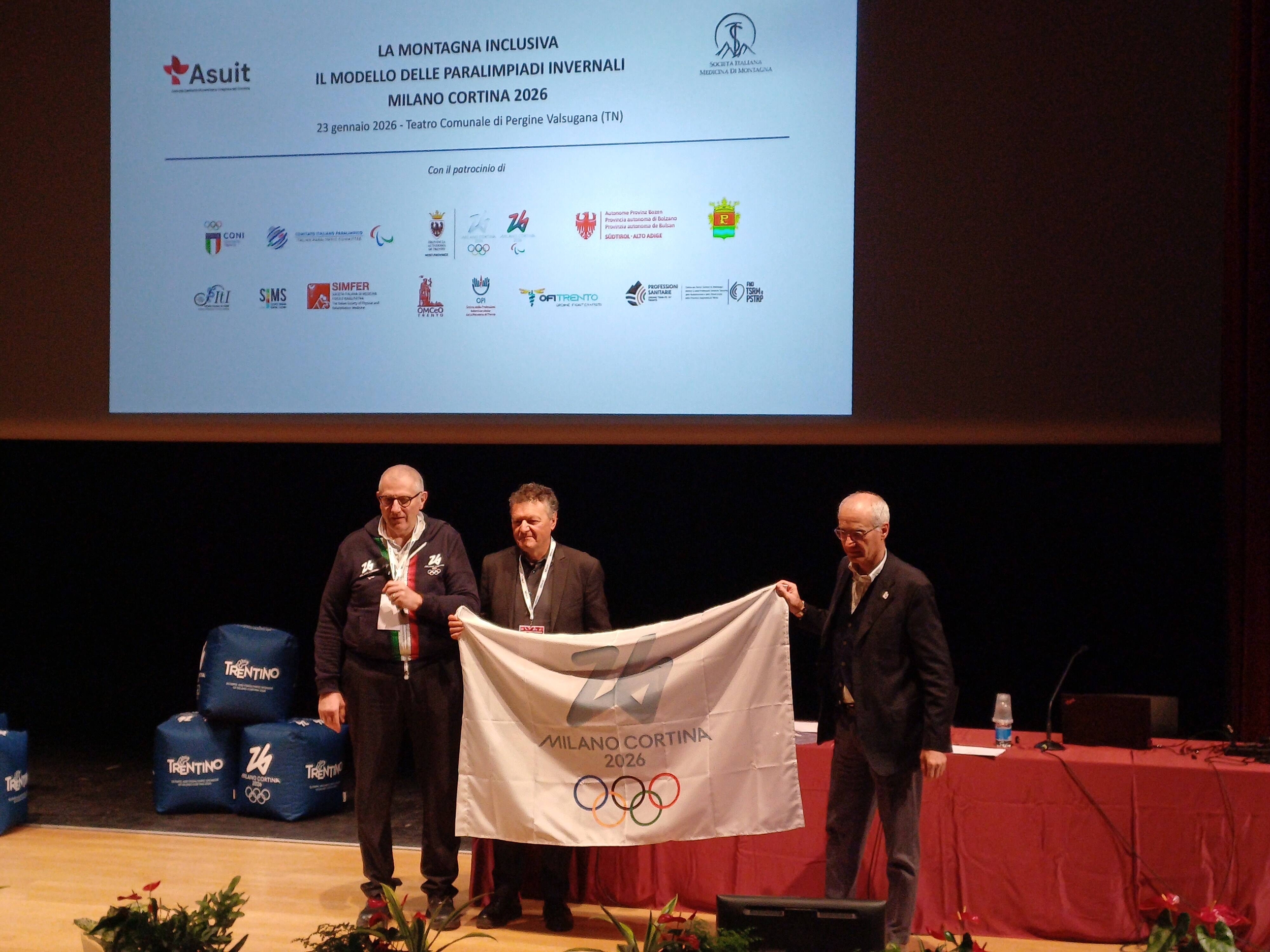 Immagine: Consegna bandiera olimpica 1