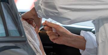 Vaccinazioni per i 45-49enni: novemila prenotazioni alle 13 di oggi