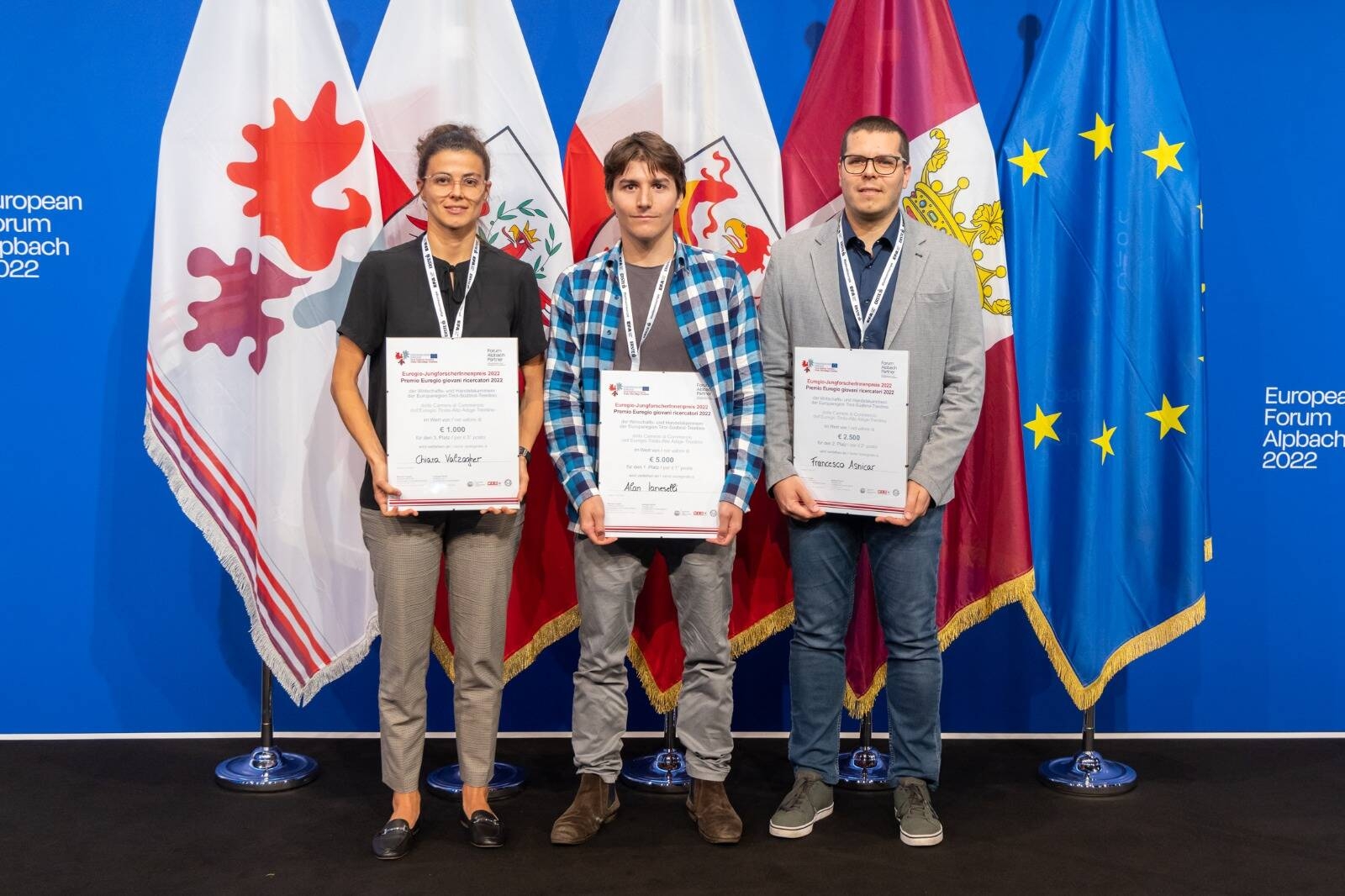 Immagine: I giovani ricercatori premiati dall'Euregio al Forum di Alpach 2022