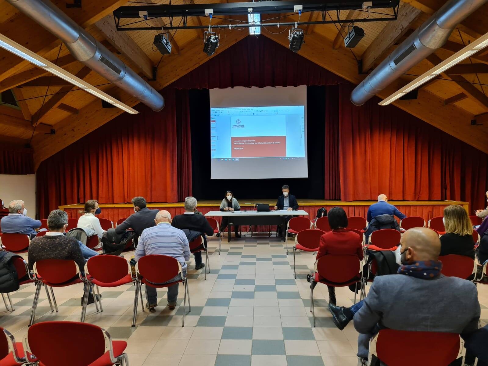 Immagine: La presentazione del nuovo regolamento Apss alle comunità Rotaliana, Paganella e Valle dei Laghi a San Michele all'Adige