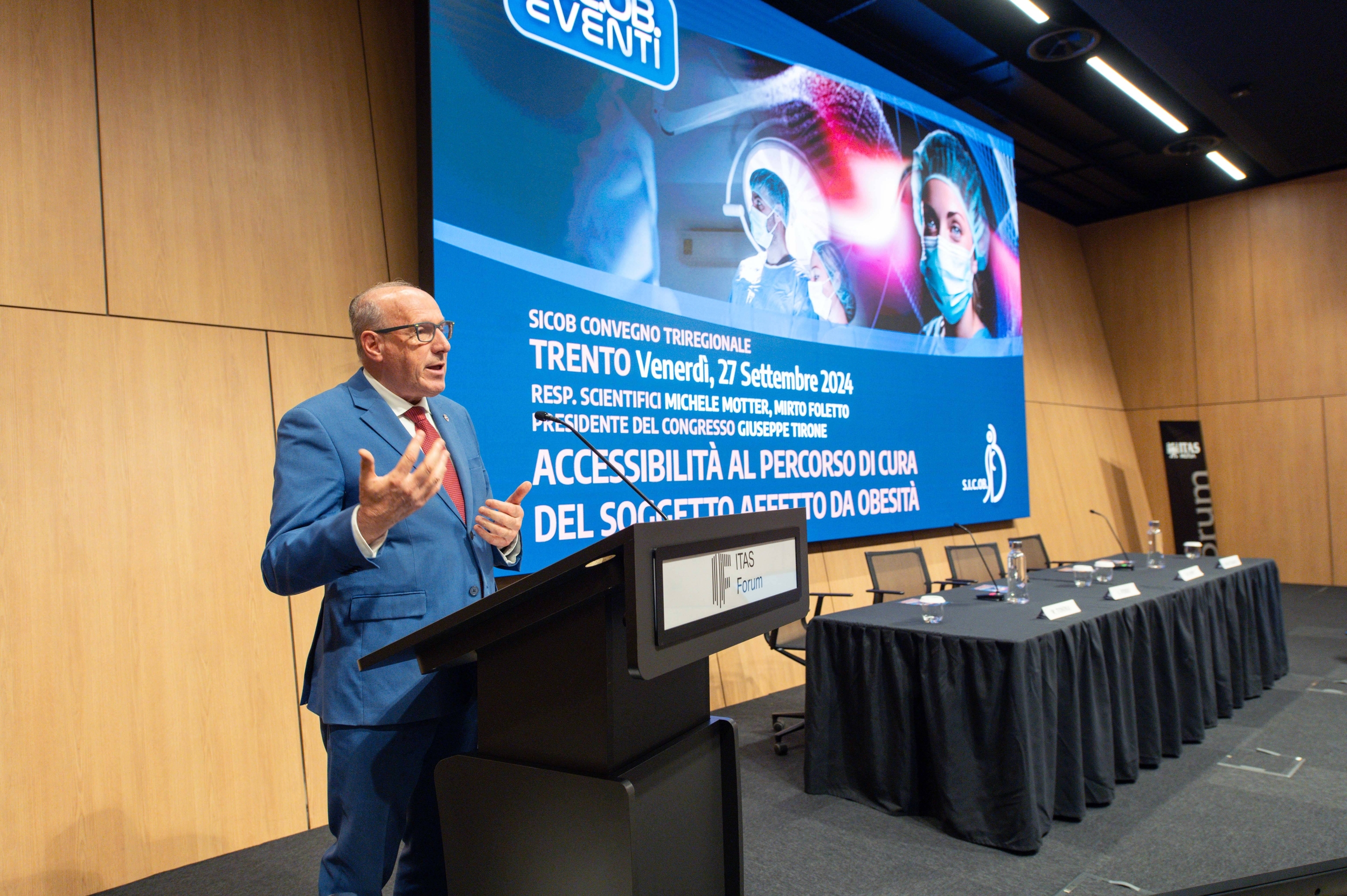 Immagine: Mario Tonina Convegno "Accessibilità al percorso di cura del soggetto affetto da obesità" (Ufficio Stampa Provincia di trento /foto Daniele Panato)