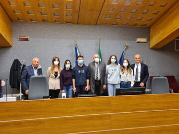 Borracce plastic-free agli studenti, Tonina: "Attraverso i buoni comportamenti il futuro di un Trentino più verde e sostenibile"