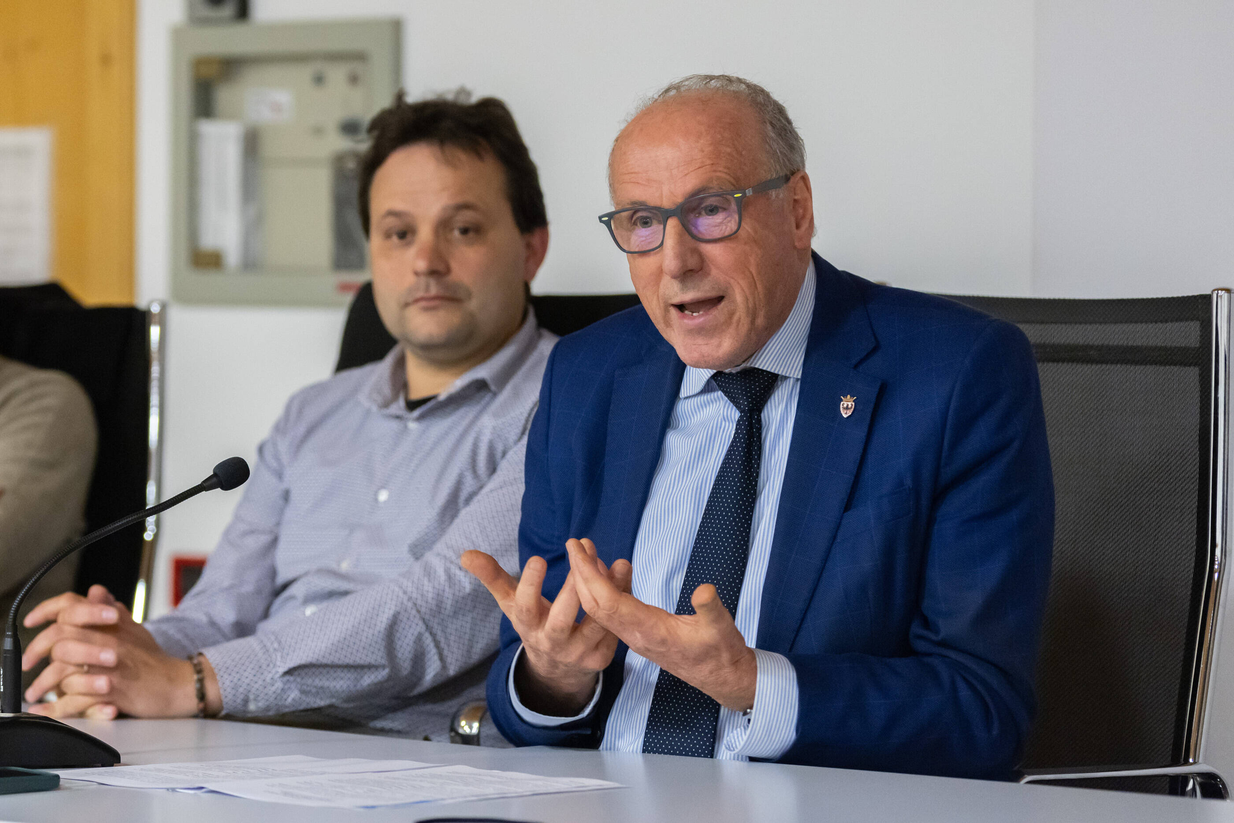 Immagine: Nella foto: Mario Tonina e Lorenzo Cicolini, Malè, 11 novembre 2025 Foto: Daniele Paternoster