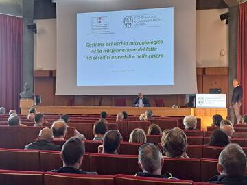 Rischio microbiologico nella trasformazione del latte, una giornata di formazione per i gestori dei caseifici Rischio microbiologico nella trasformazione del latte, una giornata di formazione per i gestori dei caseifici