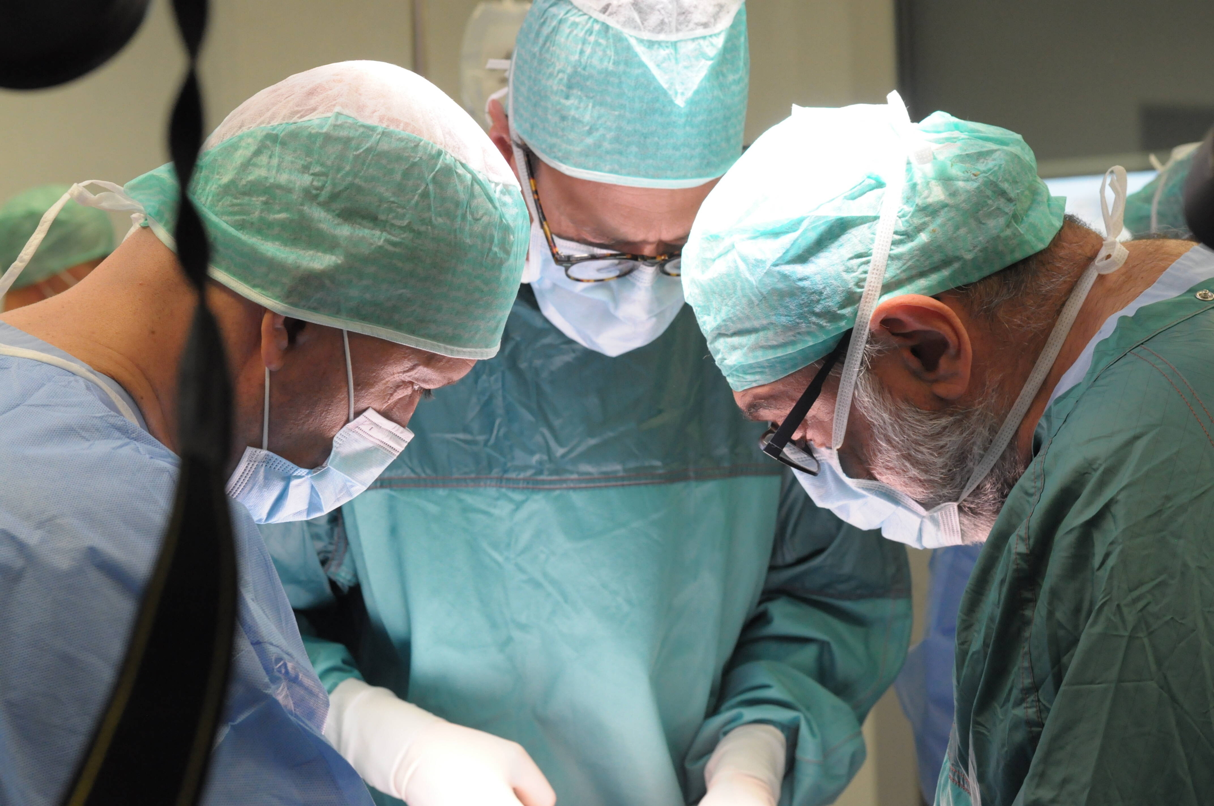 Immagine: Sala operatoria Rovereto intervento ricostruzione addominale