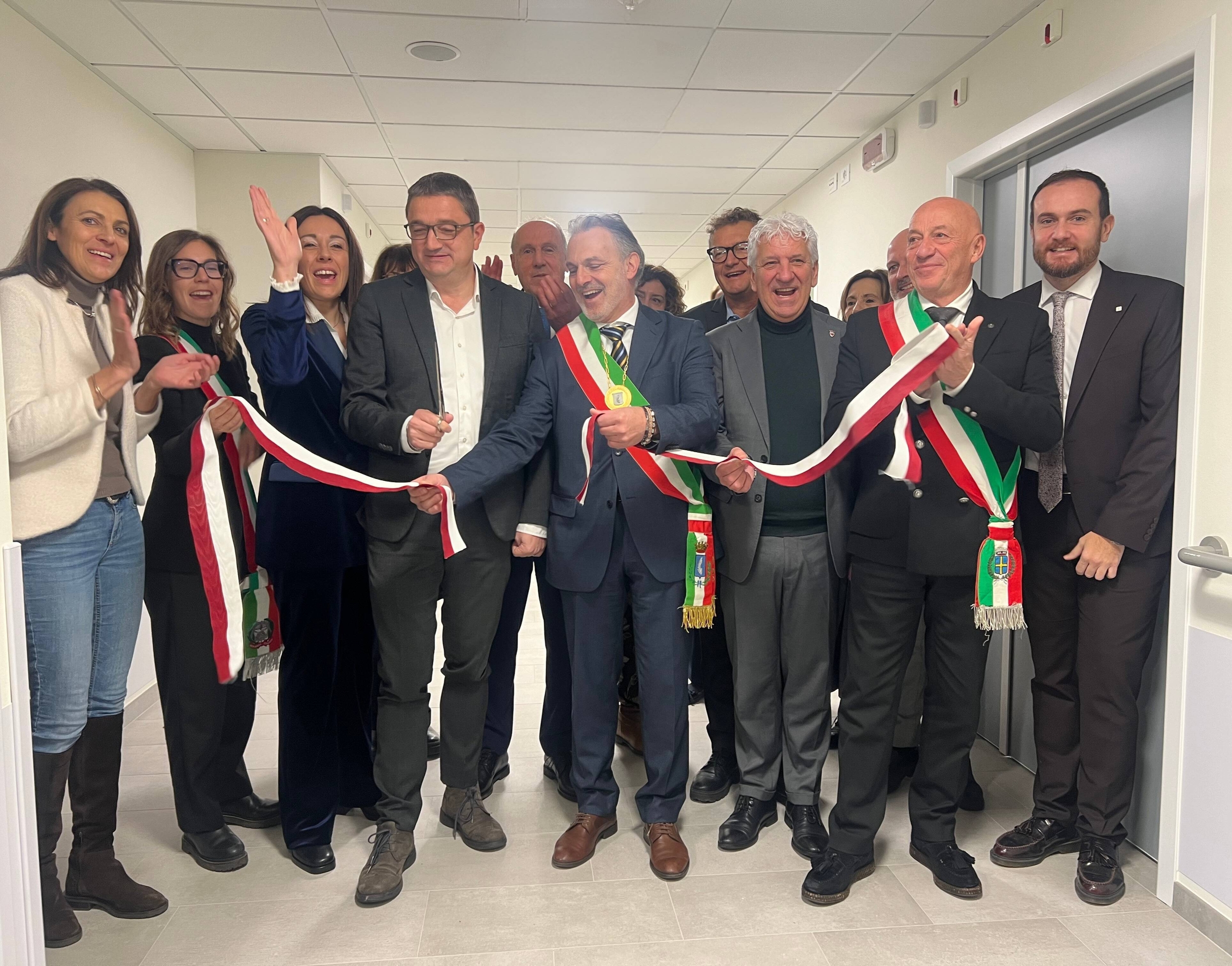 Immagine: Taglio del nastro Casa comunità Ala