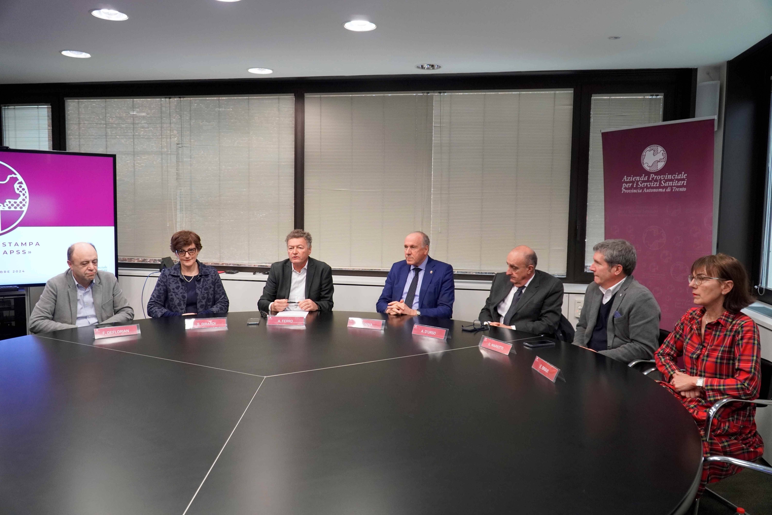 Immagine: Tavolo relatori conferenza natale Apss 