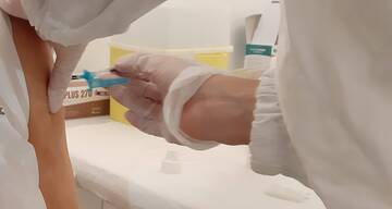 Vaccino Covid-19: da domani prenotazioni per conviventi e caregiver