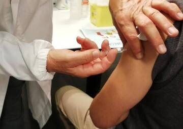 Vaccinazioni, da lunedì prenotazioni aperte dai 16 anni in su
