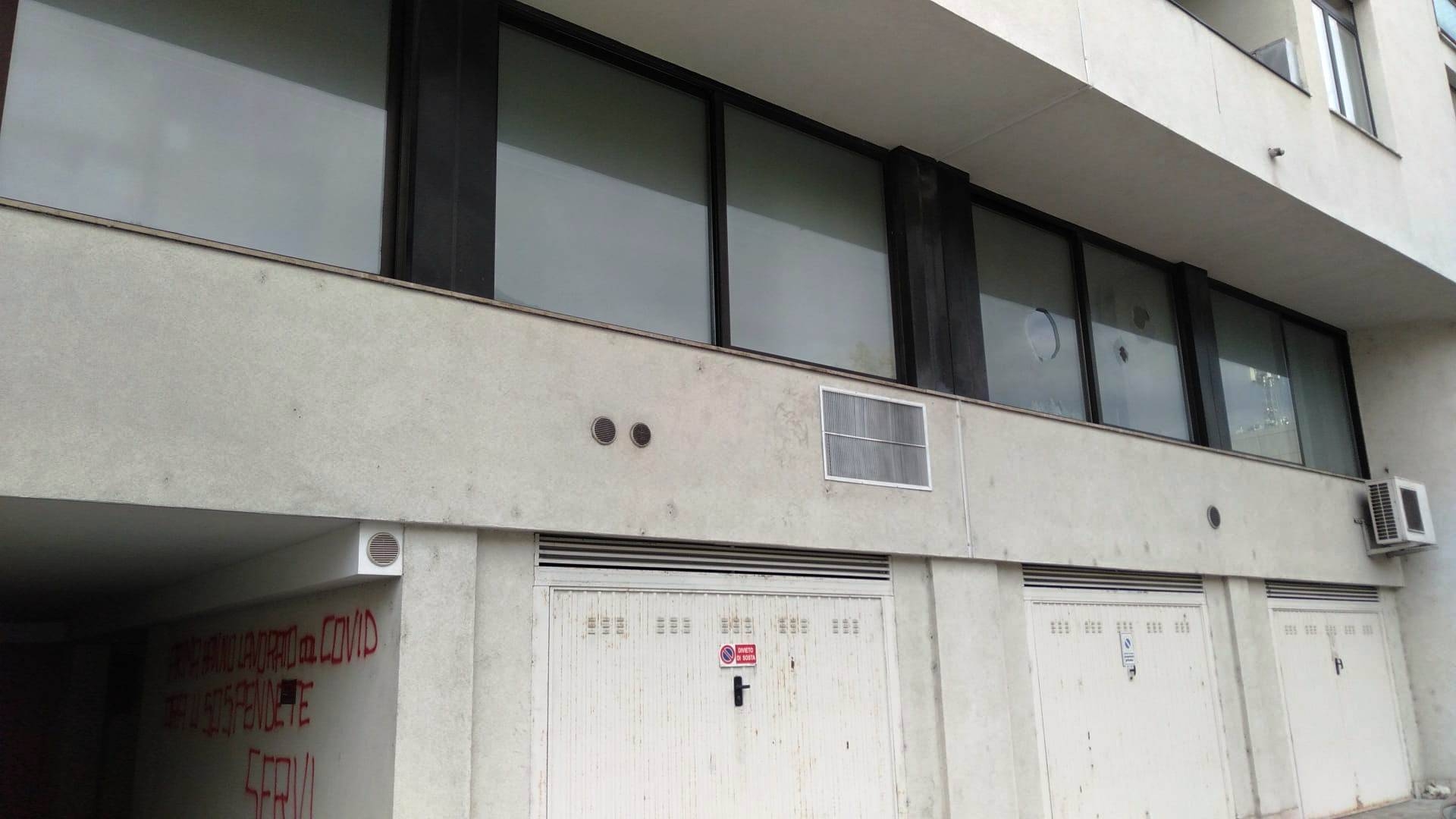 Immagine: Vandalismi alla sede dell'Ordine dei Medici